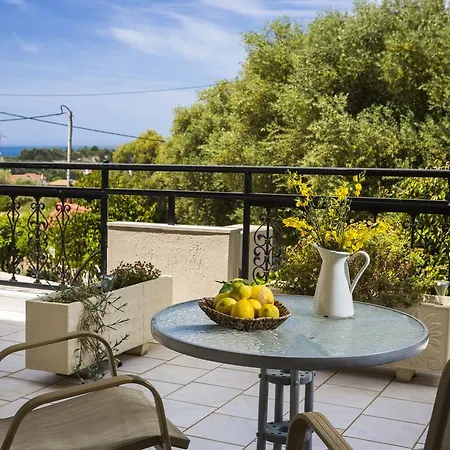 Polymnia Lassi דירה *