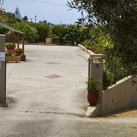 Polymnia Lassi דירה *